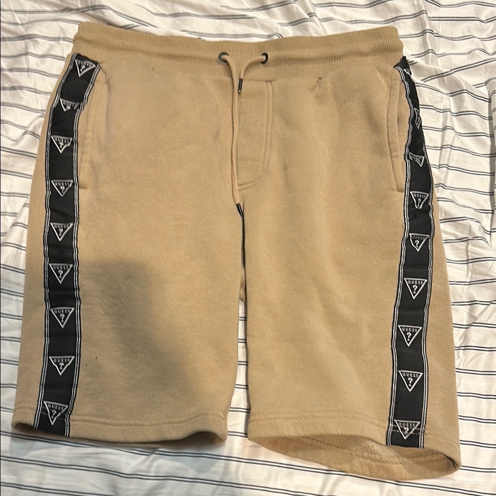Men’s guess tape logo shorts beige